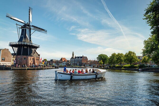 Haarlem Open Canal Tour with a real live guide - Haarlem Open Canal Tour with a Live Guide: A Balance of Relaxation and Insight