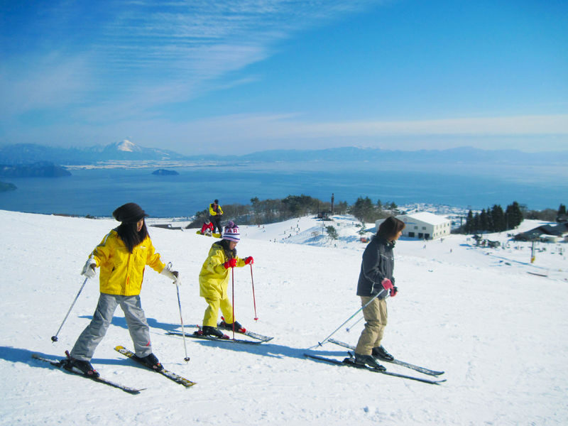 Hakodateyama Ski Resort Beginner Lesson & Snow Fun from Osaka - Lessons for first-timers, with a private option
