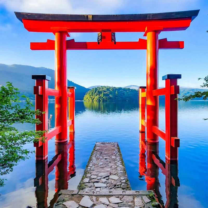 Hakone & Atami Fireworks Day Trip: Mt. Fuji Hakone Shrine & Floating Torii Gate & Lake Ashi Lakeside Stroll & Atami Sun Beach & Atami Fireworks Festival (From Tokyo) - Who should book this day trip?