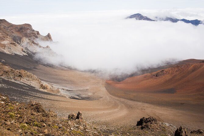 Haleakal Sunset Spectacle: Mauis Heavenly Evening - A Deep Dive into the Experience