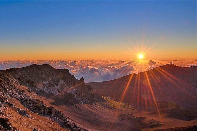 Haleakala Classic Vehicle Sunrise Tour with Breakfast - Key Points