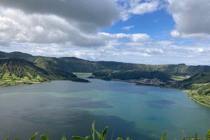 Half-Day 4x4 Tour to Lagoa das Sete Cidades - Visiting the Villages on the Rim