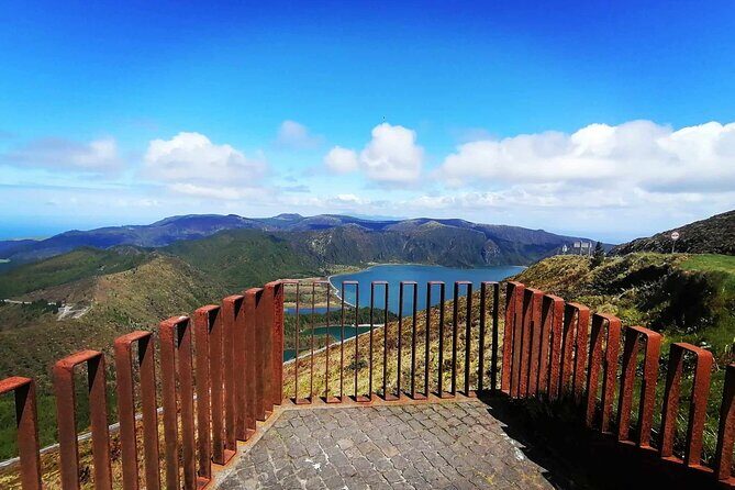 Half Day Fire Lake and Pineapple Farm Tour in Sao Miguel with Tea - What’s on Offer in the Half Day Fire Lake and Pineapple Farm Tour in Sao Miguel?