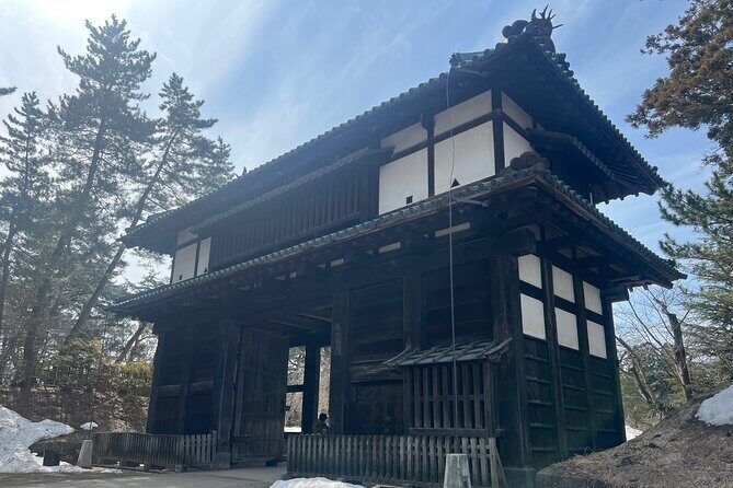 Half-Day Hirosaki Castle and Samurai house Tour with Guide - Exploring Hirosaki: What This Tour Offers