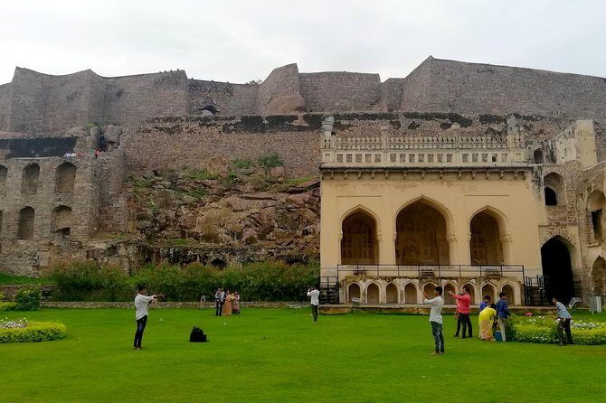 Half day Hyderabad tour to Golkonda fort & Qutub Shahi tombs in private car - Key Points