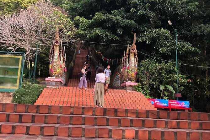 Half Day Morning Wat Pha Lat & Wat Phra That Doi Suthep Tour - Exploring Chiang Mai’s Sacred Temples: Wat Pha Lat & Wat Phra That Doi Suthep