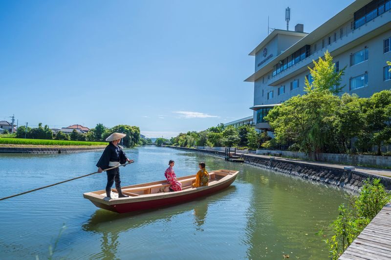 Half-Day Private Guided Yanagawa Canal Cruise and Grilled Eel Lunch - Leaving Fukuoka by train