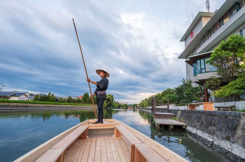Half-Day Private Guided Yanagawa Canal Cruise and Grilled Eel Lunch - The canal cruise, close to the water