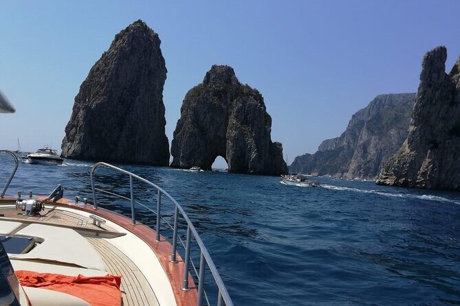 Half day to discover the fascinating island of Capri - The Sum Up