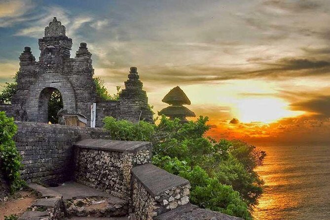 Halfday Tour:Uluwatu Temple,Kecak Dance and Dinner Jimbaran Beach with Transport - An In-Depth Look at the Uluwatu Half-Day Tour