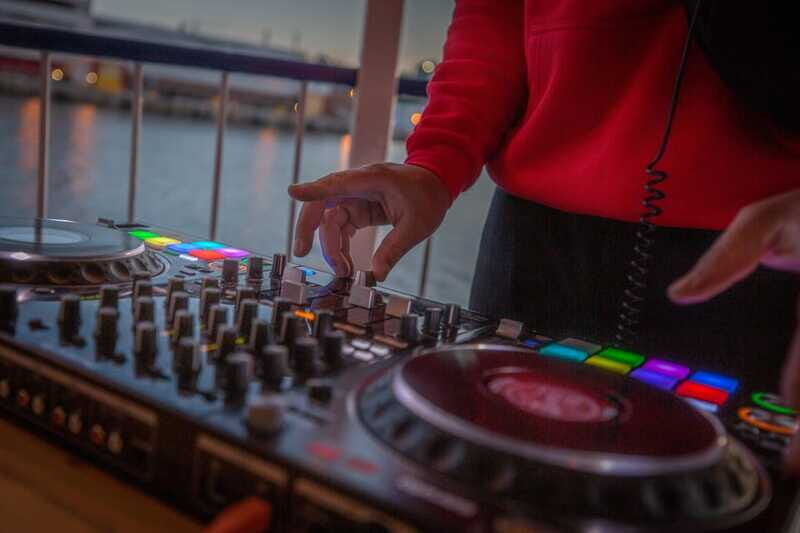 Halifax: Party Cruise on the Harbour Queen - Why Choose This Experience?