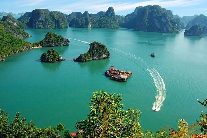 Halong 2 days 1 night with Cozy Classic Cruise from Hanoi - An In-Depth Look at the Halong Bay Cruise Experience