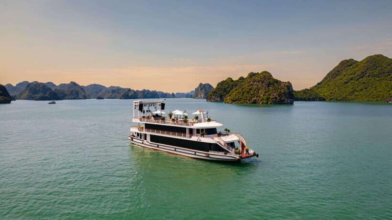 Halong bay day tour: Best seller IRIS CRUISE with live band - Key Points