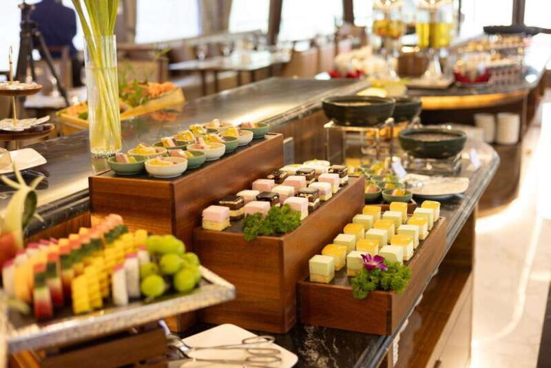 Halong bay day tour: Best seller IRIS CRUISE with live band - Who Should Consider This Tour?