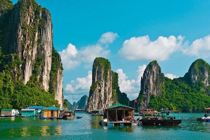 Halong Bay Deluxe Cruise with Lunch, Kayaking & Cave Tour - The Detailed Experience: What to Expect