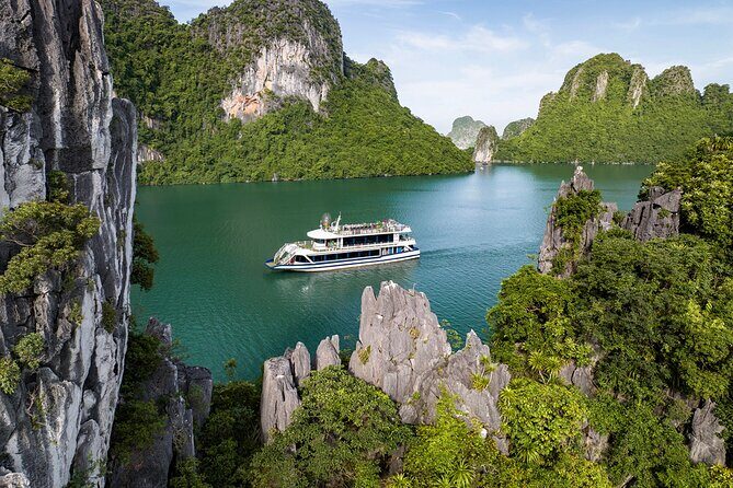Halong Bay Luxury cruise Day trip: Buffet Lunch, Limousine bus - Who Will Love This Tour?