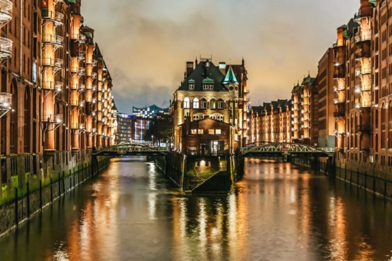 Hamburg: 1.5h Grand Harbor Evening Lights Cruise - Hamburg: 1.5h Grand Harbor Evening Lights Cruise