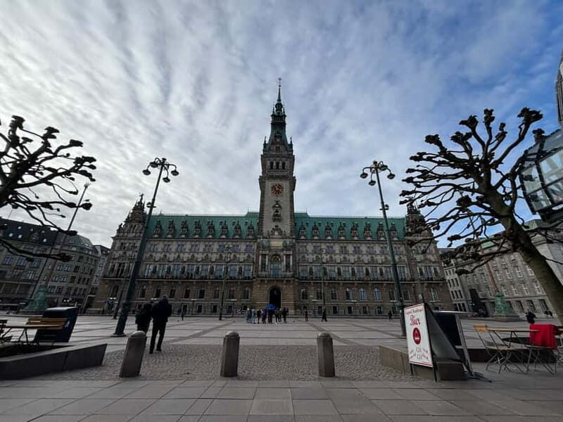 Hamburg: 1-Hour Sightseeing Bus Tour with Live Guide - Who Will Love This Tour?