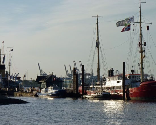Hamburg: 2-Hour Tour Along the Elbe - The Sum Up