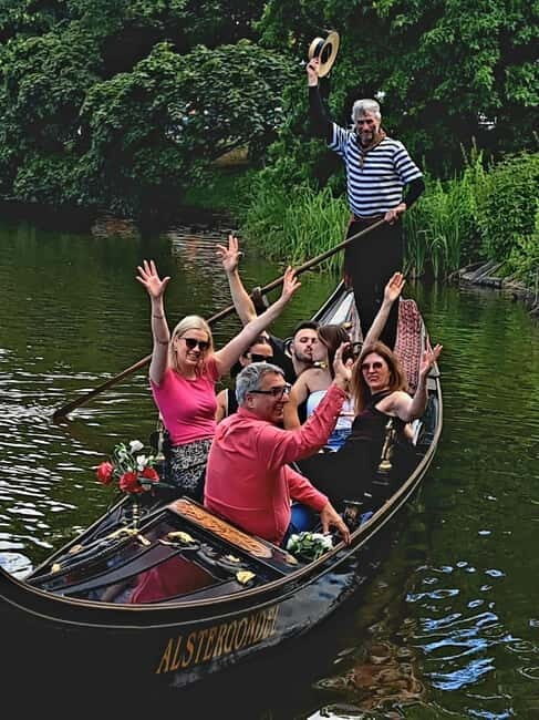 Hamburg: Alster Lake public Tour in a Real Venetian Gondola - Exploring the Hamburg Gondola Tour: An In-Depth Look