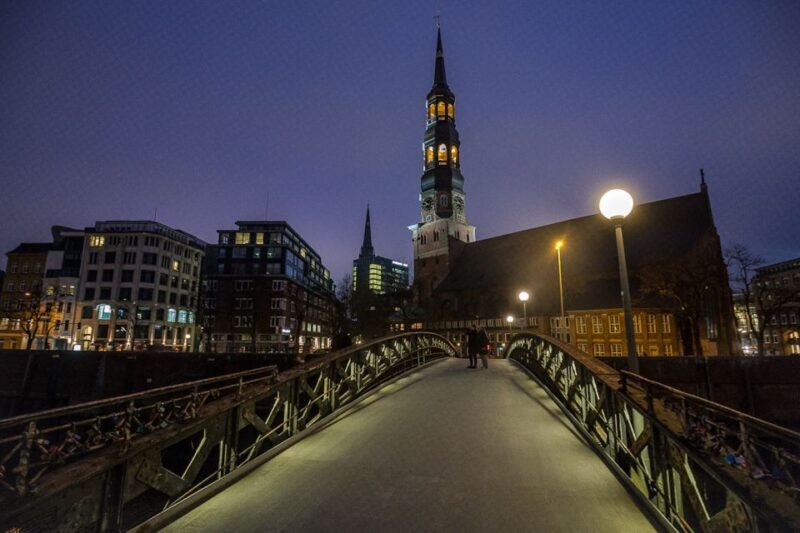 Hamburg: Eerie Speicherstadt Tour - Exploring the Eerie Speicherstadt: What to Expect