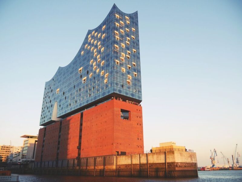 Hamburg: Elphi Plaza Guided Tour with Störtebeker Beer - The Experience in Detail
