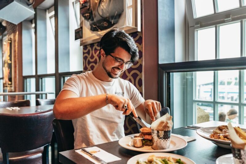 Hamburg: Hard Rock Cafe Skip-the-Line Meal - FAQs
