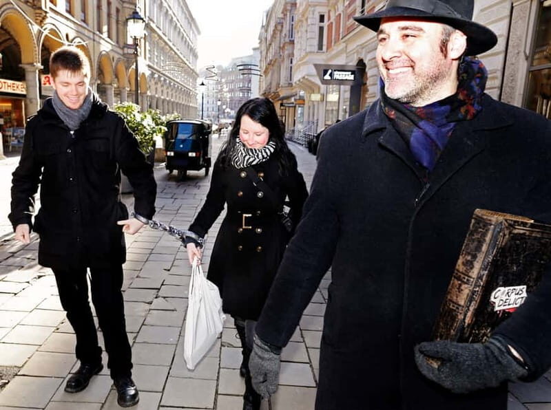Hamburg: Interactive Crime Theater Tour in German - Hamburg: Interactive Crime Theater Tour in German – A Unique Journey into the Citys Darker Past