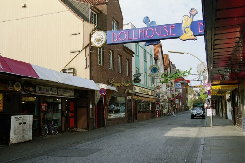 Hamburg: Line F Hop-On Hop-Off Bus and Boat Tour - Authentic Traveler Insights