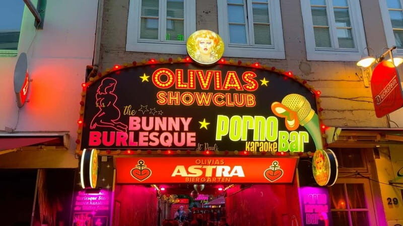 Hamburg: Pamela unpacks! - Kieztour with a drag queen - A Deep Dive into the Hamburg Reeperbahn Tour