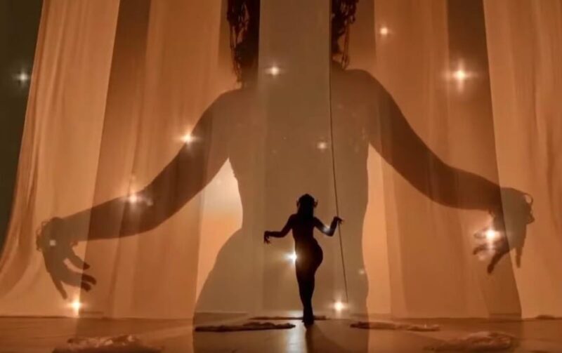 Hamburg: Private St. Pauli Night Tour with Musical Dancer - Why This Tour Offers True Value