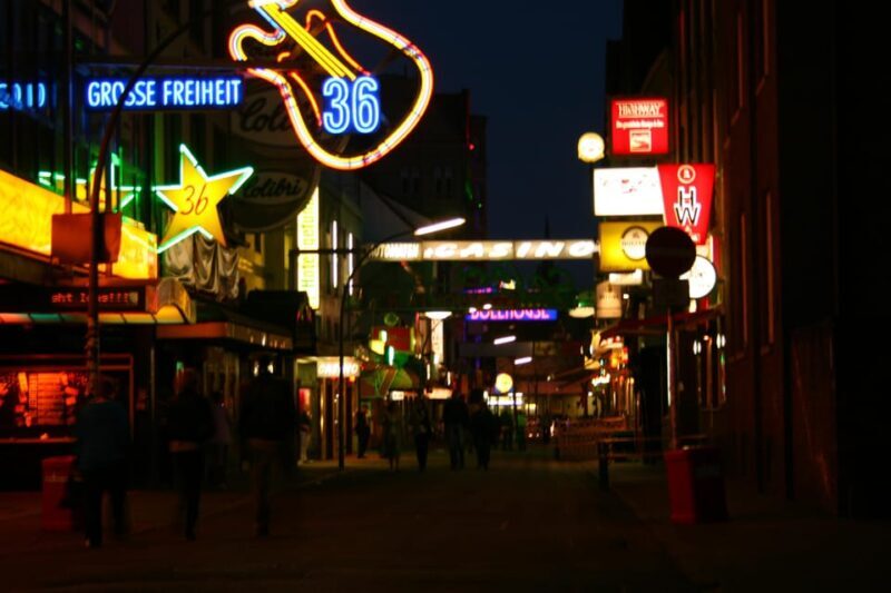 Hamburg St. Pauli - guided walk for school groups - Real Value for the Price