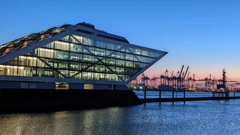 Hamburg Van Tour - Spring Special - Discover Hamburg’s Springtime Charm in a Comfortable Van
