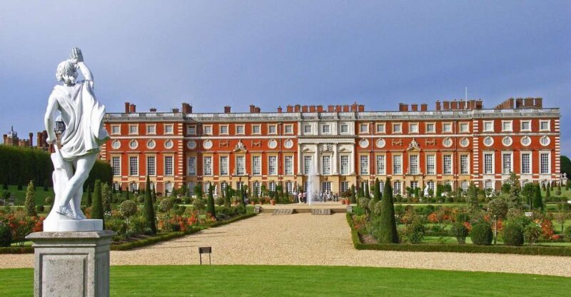 Hampton Court Palace Private tour With Fast Track Entry - The Experience Starts with Your Chauffeur