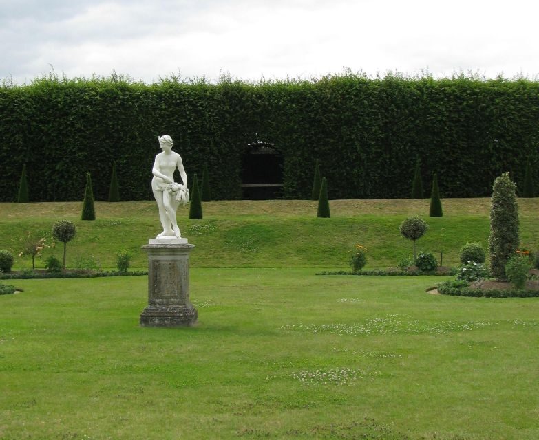 Hampton Court Palace Private tour With Fast Track Entry - What the Tour Includes and What It Doesn’t