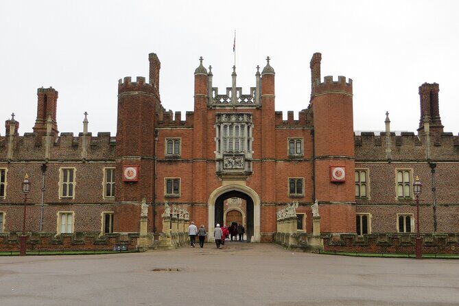 Hampton Court Palace, Stonehenge & Roman Bath Private Tour with Passes - An In-Depth Look at the Tour Experience