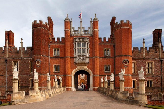 Hampton Court Palace & Windsor Castle Private Car Tour from London - Exploring the Castles: A Deep Dive