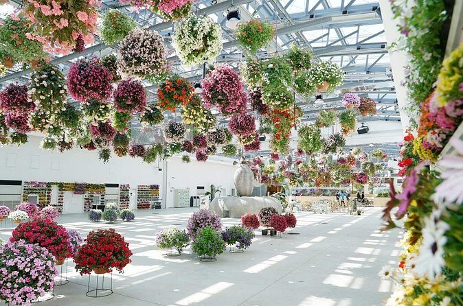 Hana Biyori Flower Park Admission Ticket in Tokyo - The Experience: A Balance of Nature and Creativity