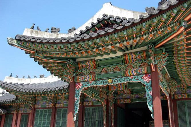 Hanbok Photoshoot and History Tour at Gyeongbokgung Palace - Hyangwonjeong Pavilion: Scenic and Cultural Significance