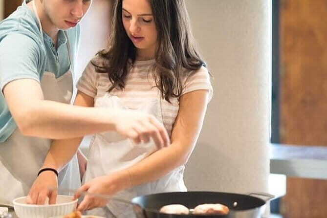 Hands on Deluxe Traditional 4-course dinner with fresh pasta - Key Points