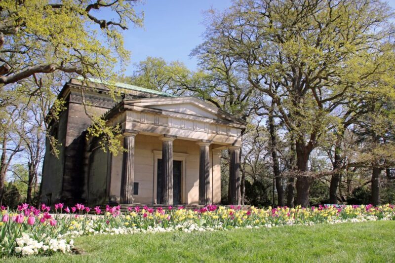 Hannover: Guided tour of the Berggarten - Deep Dive into the Experience