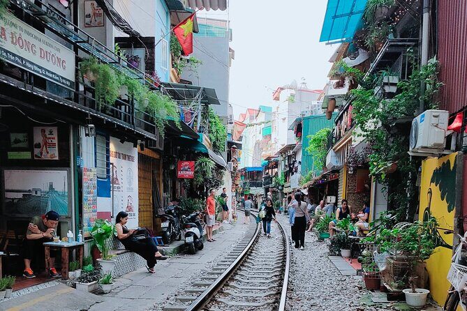 Hanoi city tour and drinking beside railway- group tour - FAQ