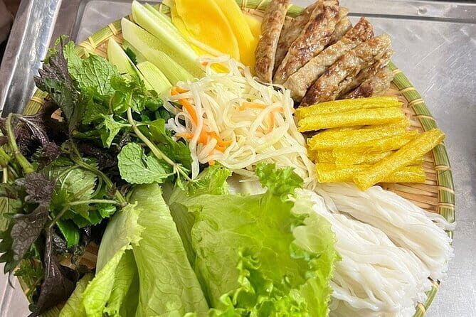 Hanoi Customized Street Food Walk with Train Street Experience - Key Points