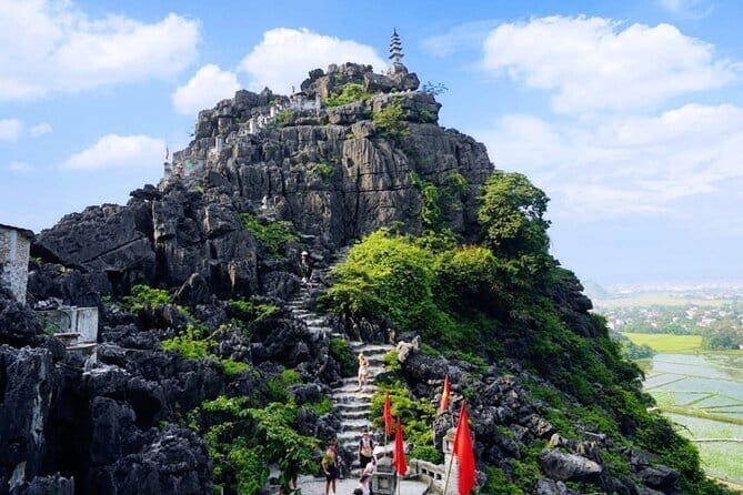 Hanoi: Deluxe Tour Discover Hoa Lu, Trang An Grottoes, Mua Caves - Discover the Charm of Ninh Binh with the Hanoi Deluxe Tour: Hoa Lu, Trang An, and Mua Caves