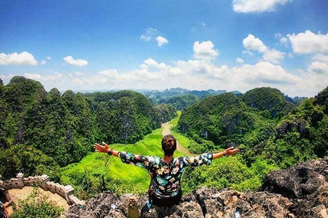 Hanoi: Deluxe Tour Discover Hoa Lu, Trang An Grottoes, Mua Caves - What to Expect from Each Stop