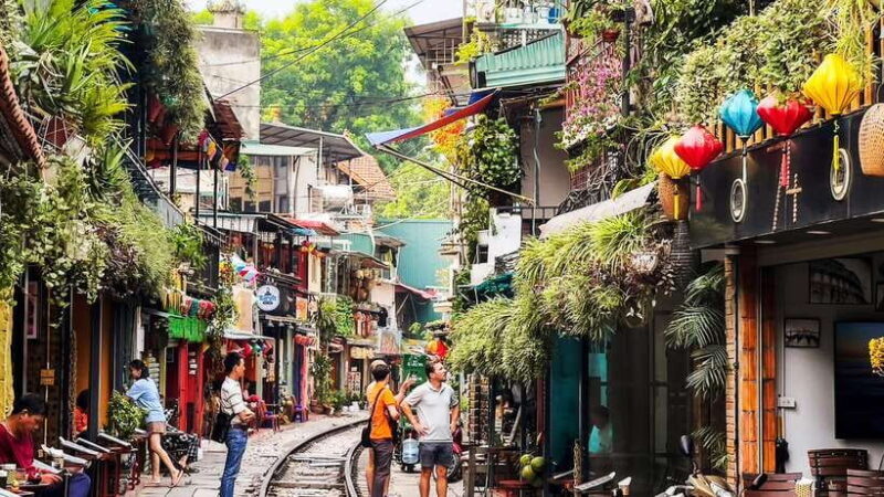 Hanoi: Guided Food Tour with Train Street Visit - Key Points