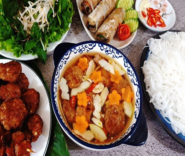 Hanoi: Guided Street Food Tour with Tastings - Authenticity and the Guide’s Role