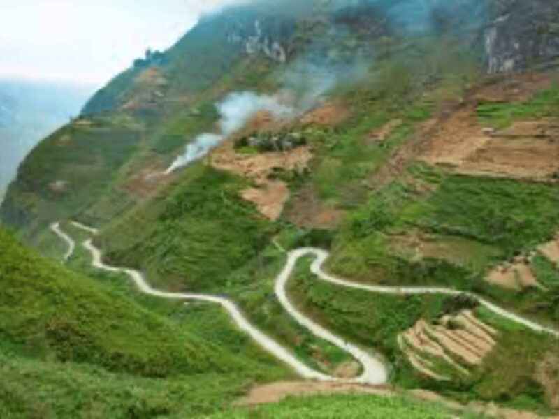 Hanoi: Ha Giang Loop Tour 3 Days 2 Nights with easy rider - Day 2: From Yen Minh to Meo Vac via Lung Cu and Ma Pi Leng Pass