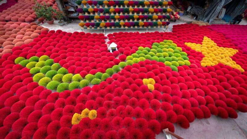 Hanoi: Highlights, Incense Village, Hat Crafting Guided Tour - Experience Hanoi in a Day: Highlights, Incense Village, and Hat Crafting Guided Tour