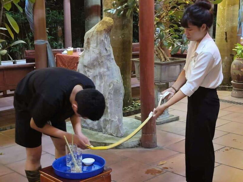 Hanoi: Le Mat Snake Village Tour with 10 Dishes - Key Points